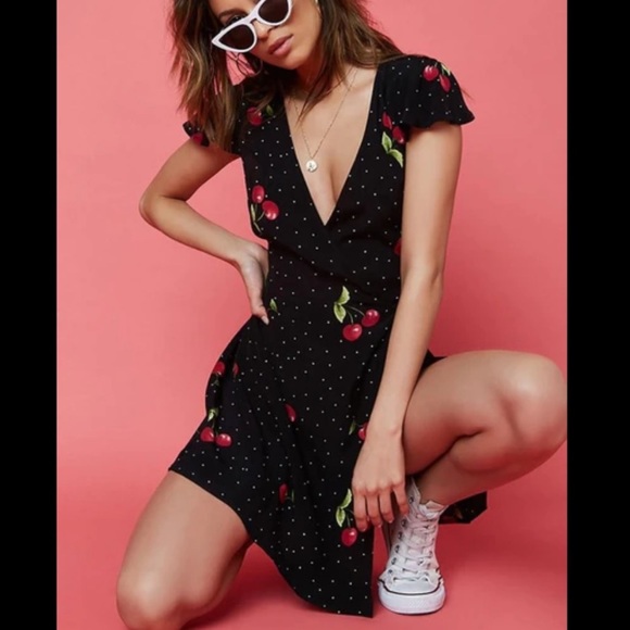 Black Cherry Print Polka Dot Mini Wrap Dress Red White — M — V Neck - Picture 7 of 8